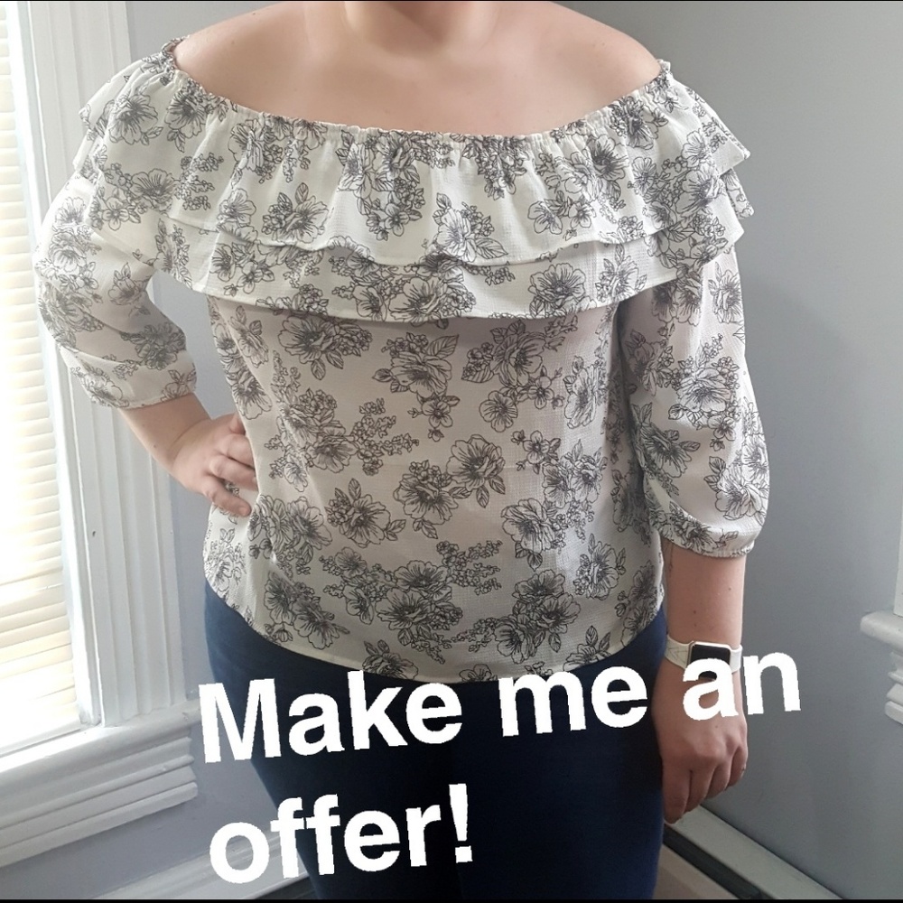 ⚡flash sale⚡Maurices ruffle offshoulder floral top